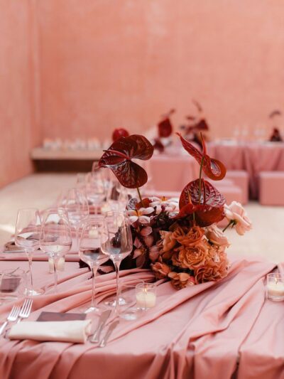 Hochzeitsdeko in Rosa: Warum Soft Pink 2026 so modern wirkt