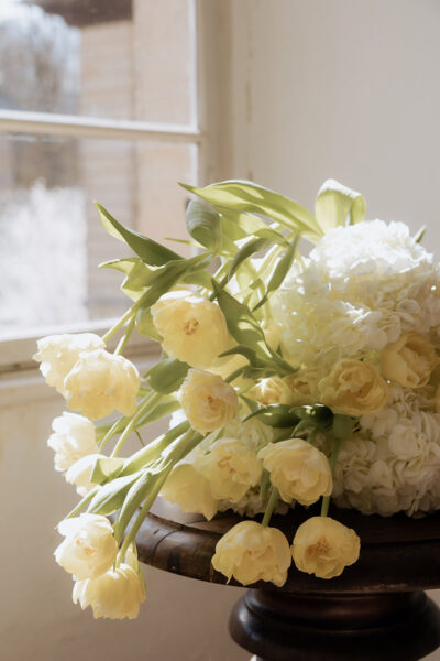 Hochzeitsinspiration: Butter Yellow trifft auf Vintage