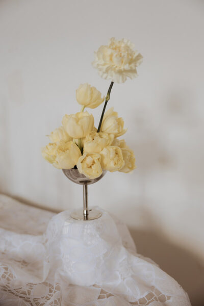 Hochzeitsinspiration: Butter Yellow trifft auf Vintage
