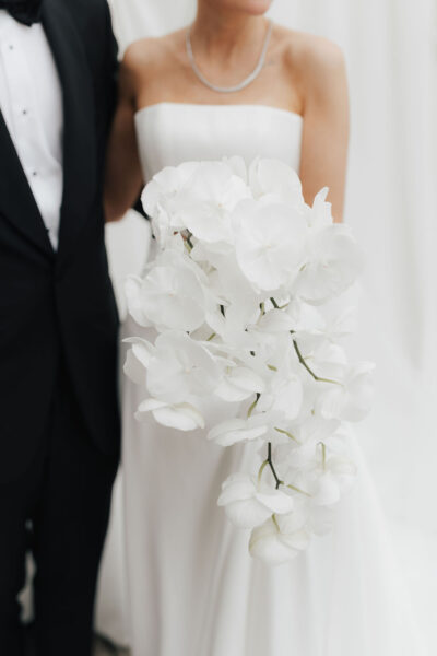 White Elegance in Portugal: Eine moderne Hochzeit an der Atlantikküste