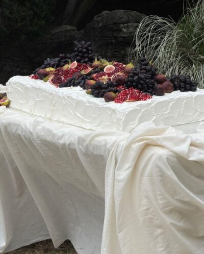 Hochzeitstorte mit Beeren: Die schönsten Inspirationen für Sommer, Herbst & Millefoglie