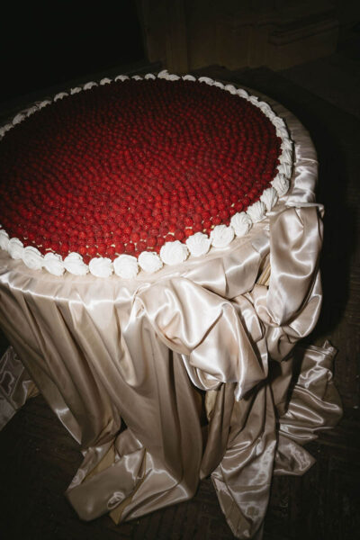 Hochzeitstorte mit Beeren: Die schönsten Inspirationen für Sommer, Herbst & Millefoglie