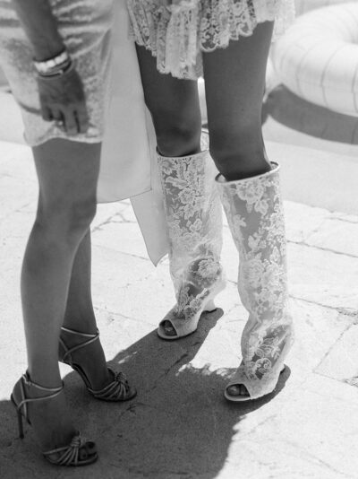 70s White Boho Chic: Pool Day auf Mallorca