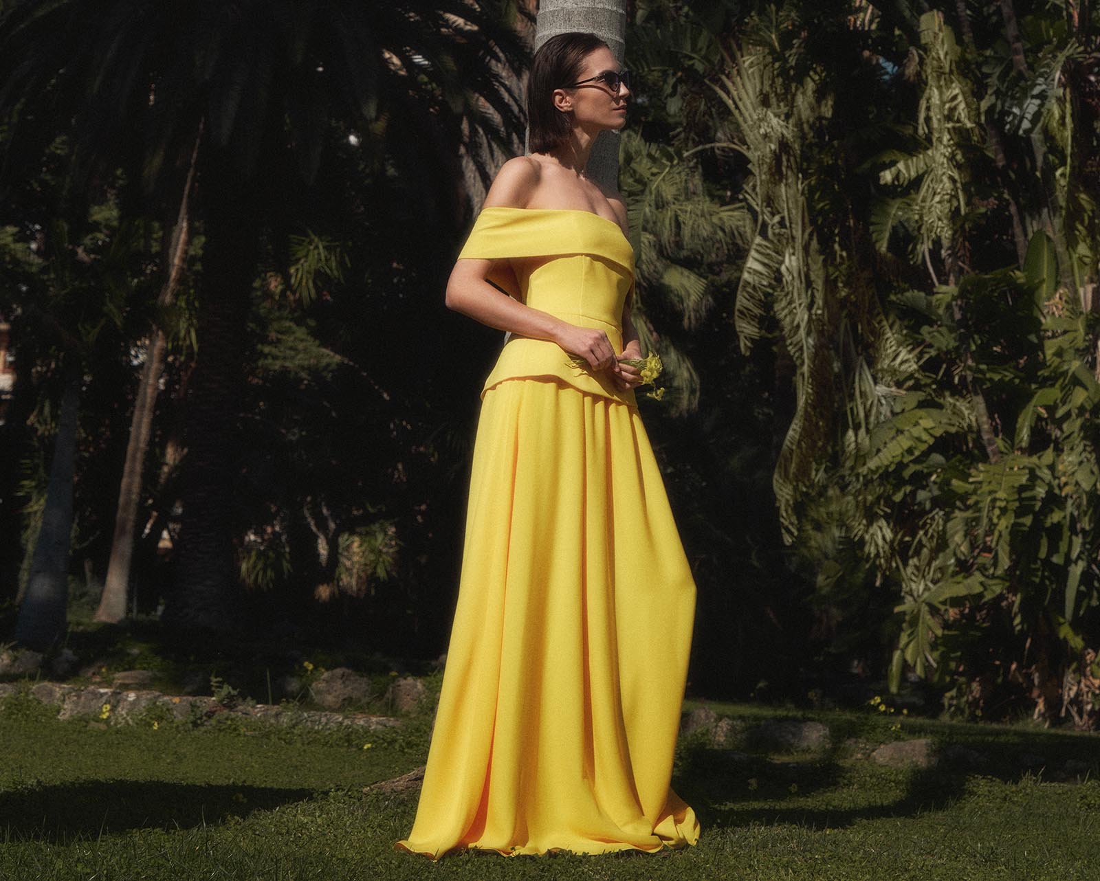 Hochzeitsgastkleid in warmem Gelb für eine Hochzeit im Spätsommer