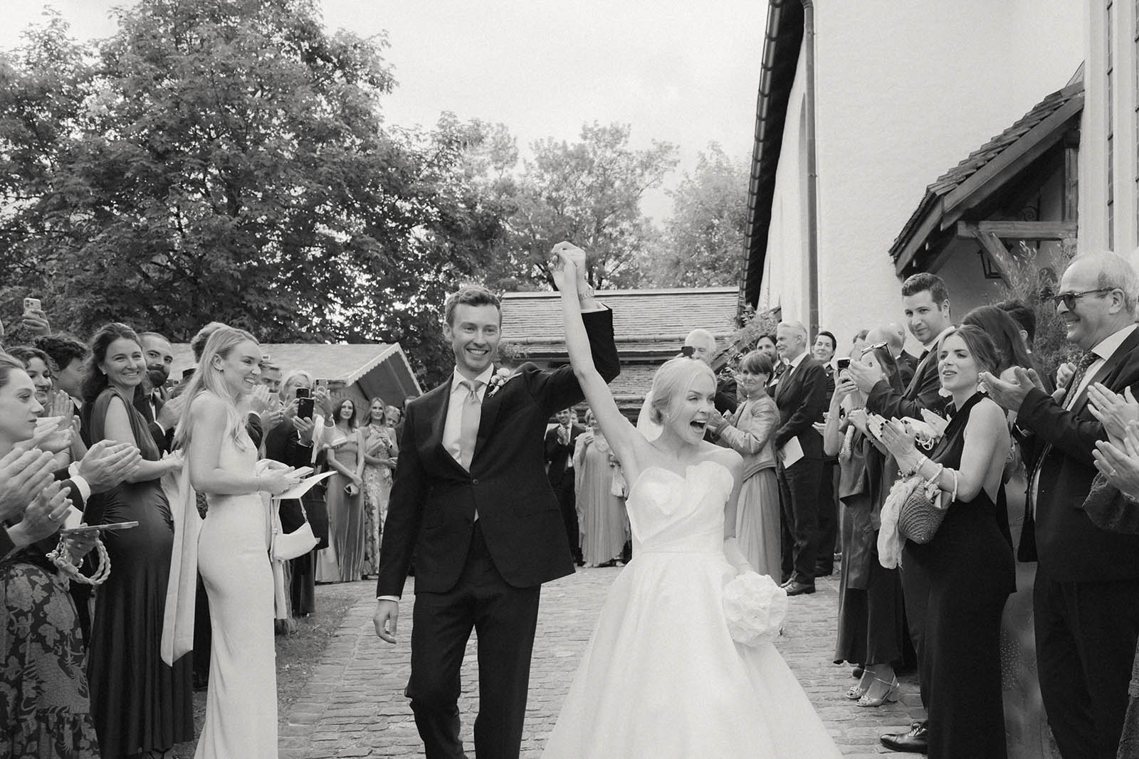 Kirchliche Hochzeit in Gstaad in der Schweiz